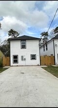 Building Photo - 8215 Crestview Dr
