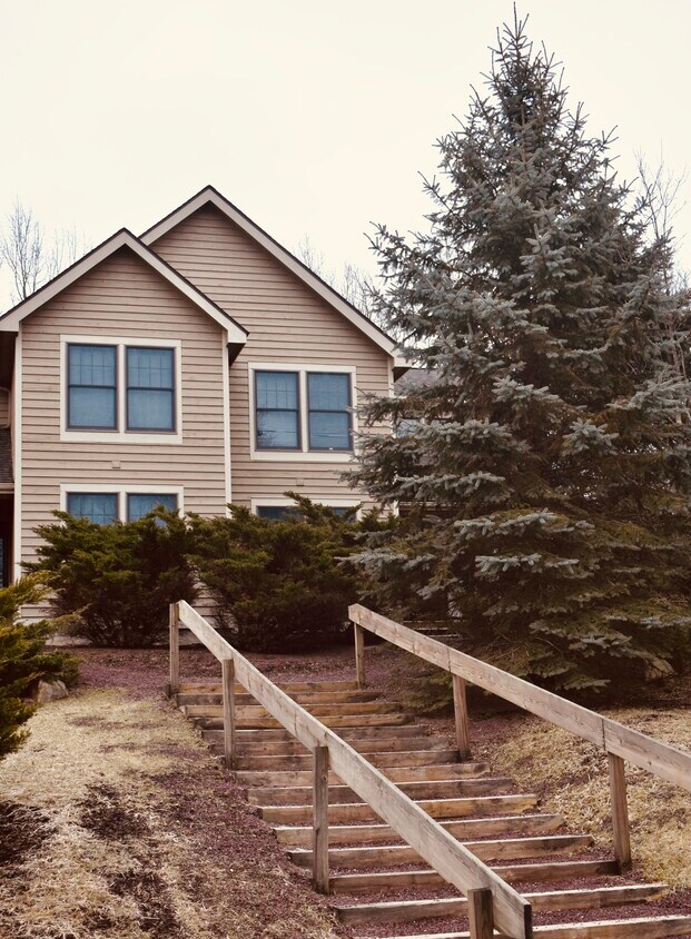 Foto principal - 143 Pine Ct