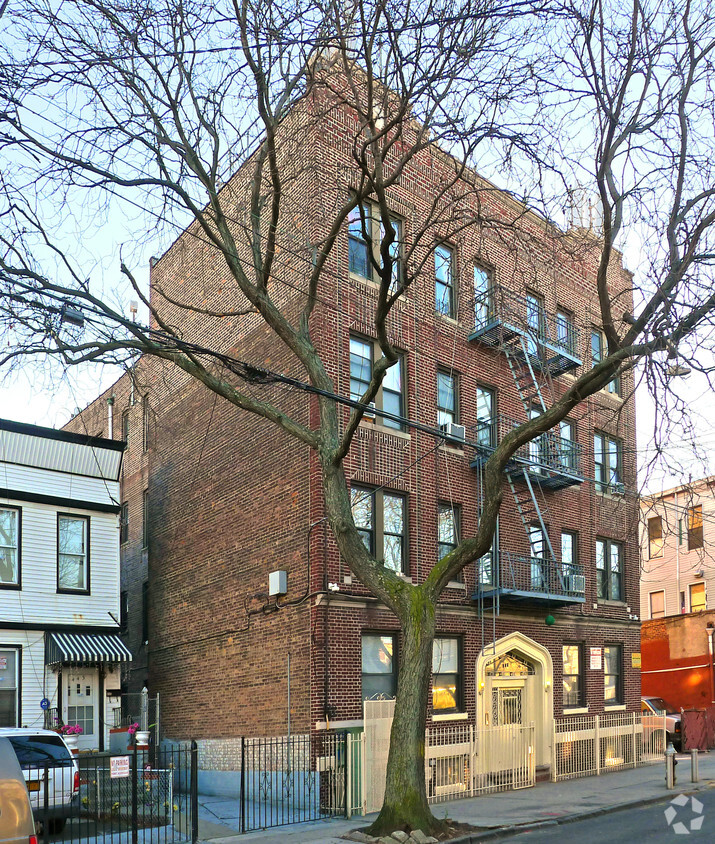 Primary Photo - 445 Autumn Avenue Apartments