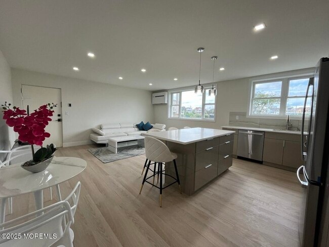 Building Photo - 1217 Ocean Ave N