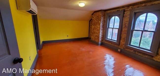 Building Photo - 907 Western Ave