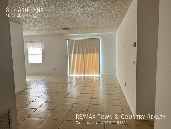 Foto del edificio - 817 Ash Ln