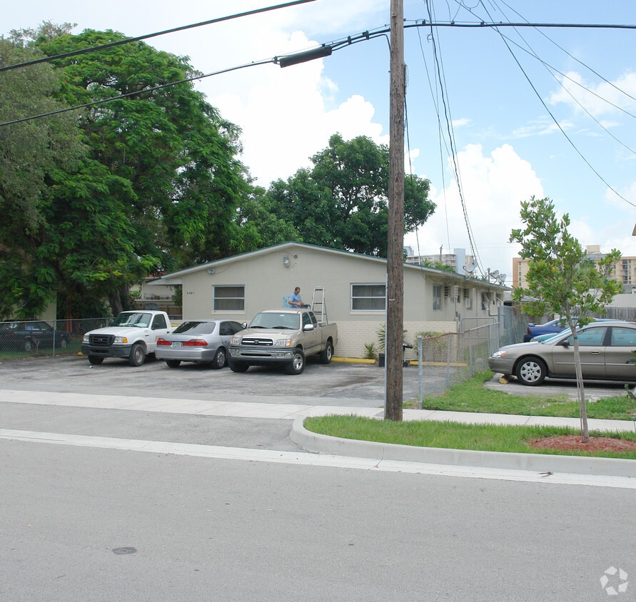 Building Photo - 2067 NE 161st St