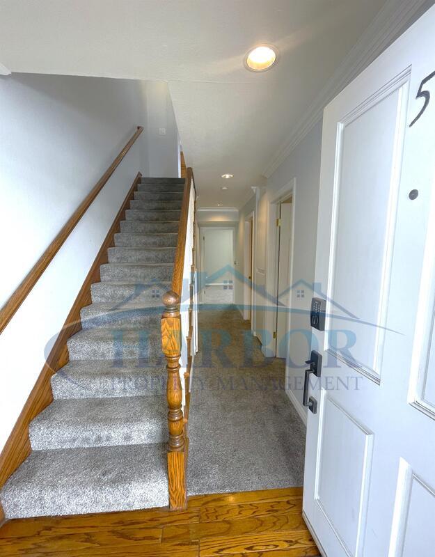 Building Photo - 467 W 38th St