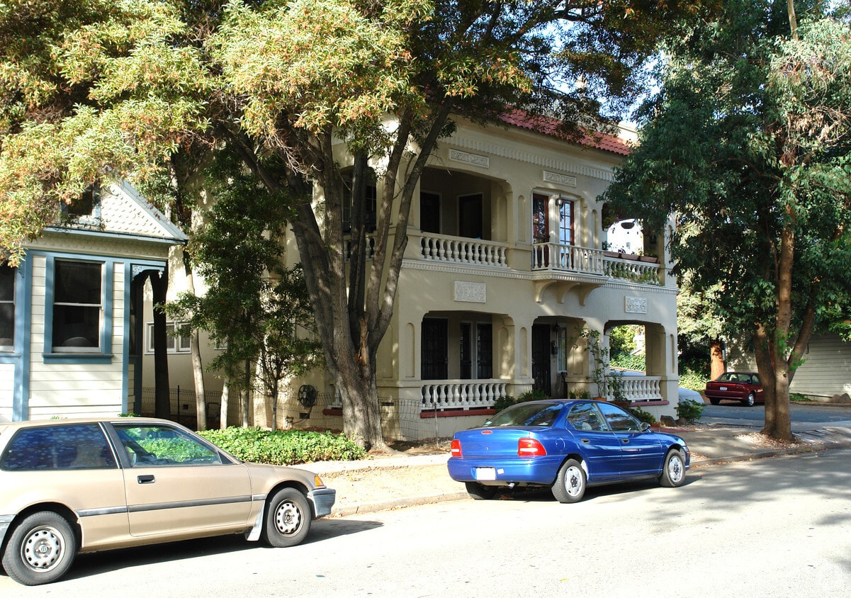 Building Photo - 1112 Alhambra Ave