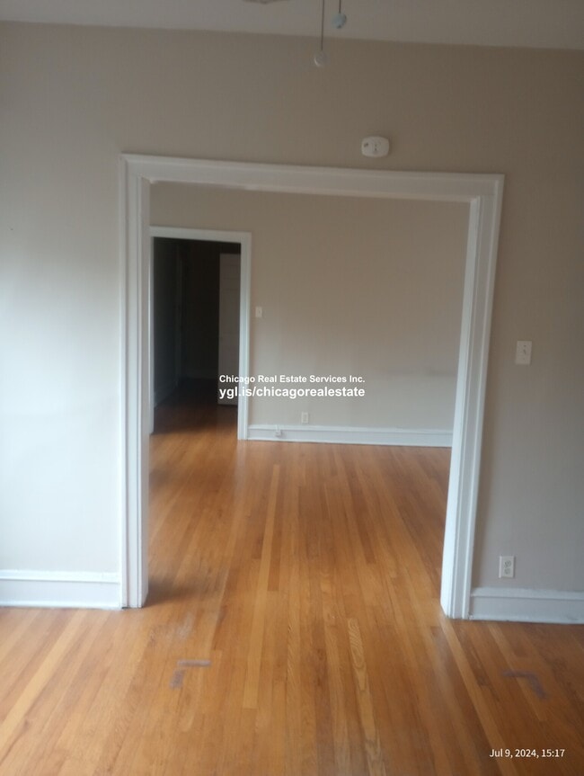 Building Photo - 830 Reba Pl