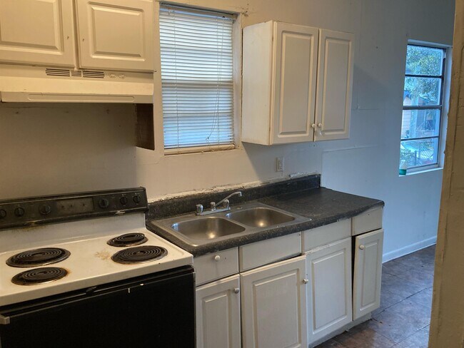 Foto del edificio - 1347 Mt Herman St