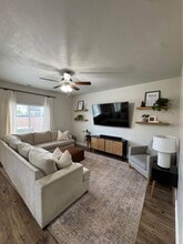 Building Photo - 2545 Bella Vista Dr