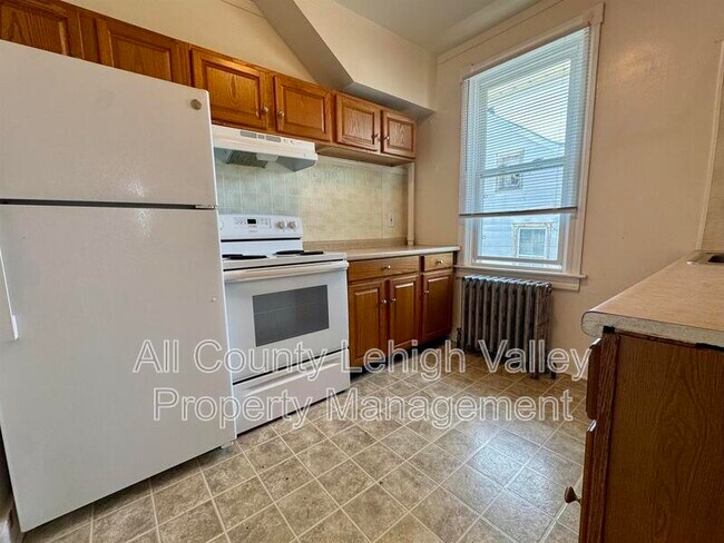 Building Photo - 59 E Goepp St