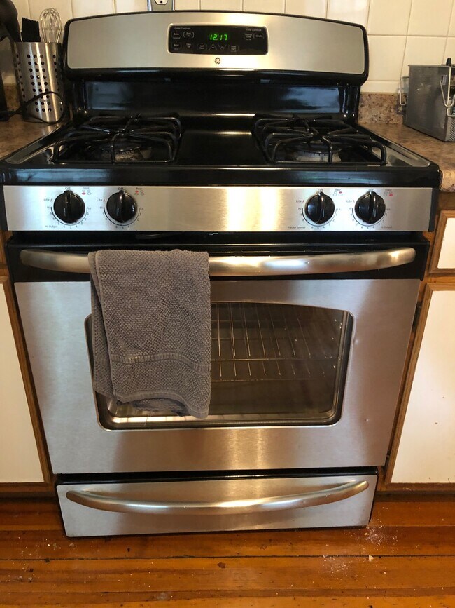 Foto del edificio - 66 Simpson Ave