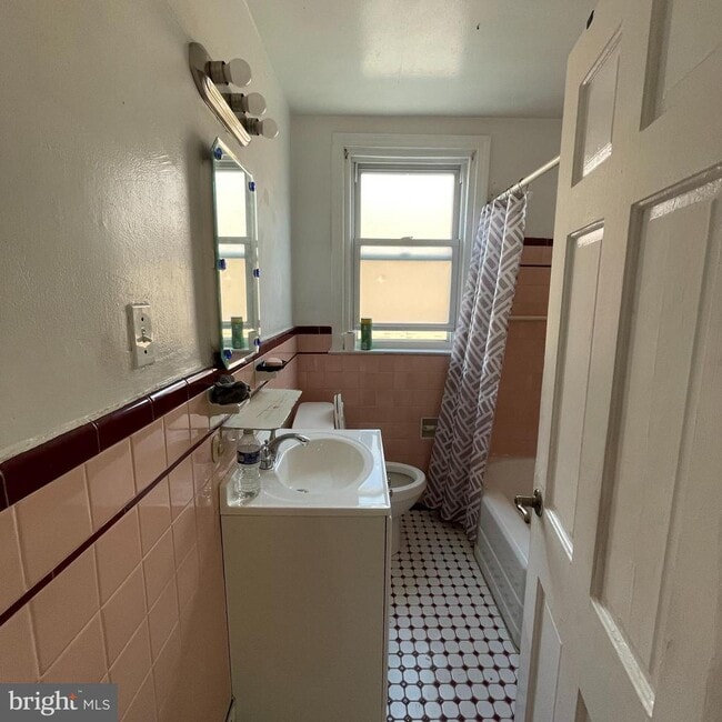 Building Photo - 1430 Greeby St