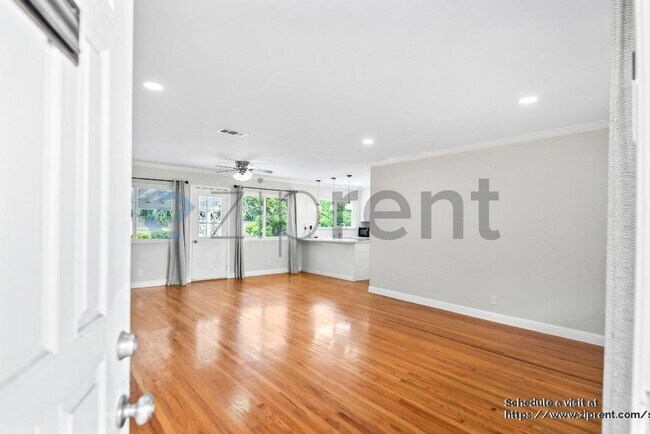 Foto del edificio - 8367 Cavalier Ln