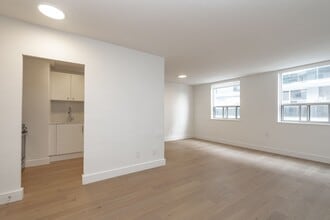 Building Photo - 188 Jameson Ave