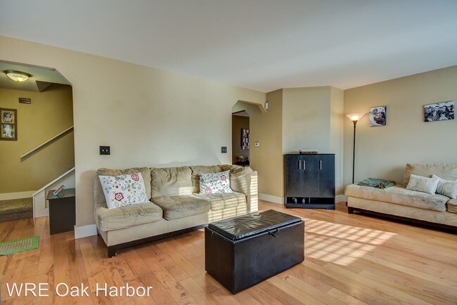 Building Photo - 3 br, 2.5 bath House - 910 SW Regency Drive