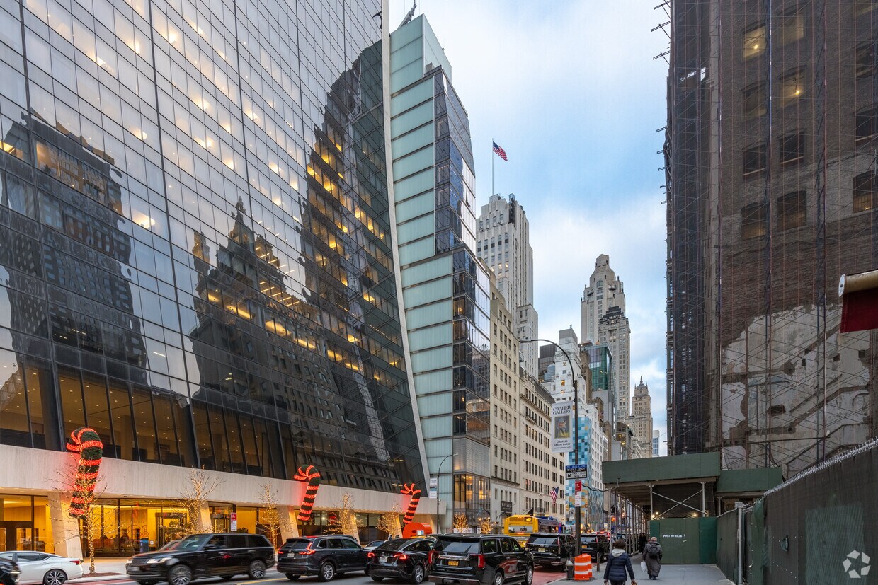 Primary Photo - 7 W 57th St
