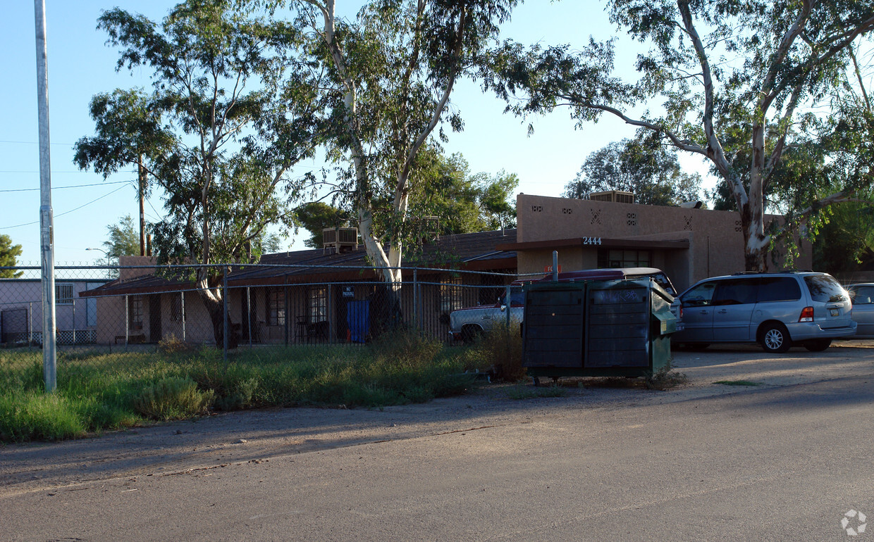 Building Photo - Paradise Valley Park