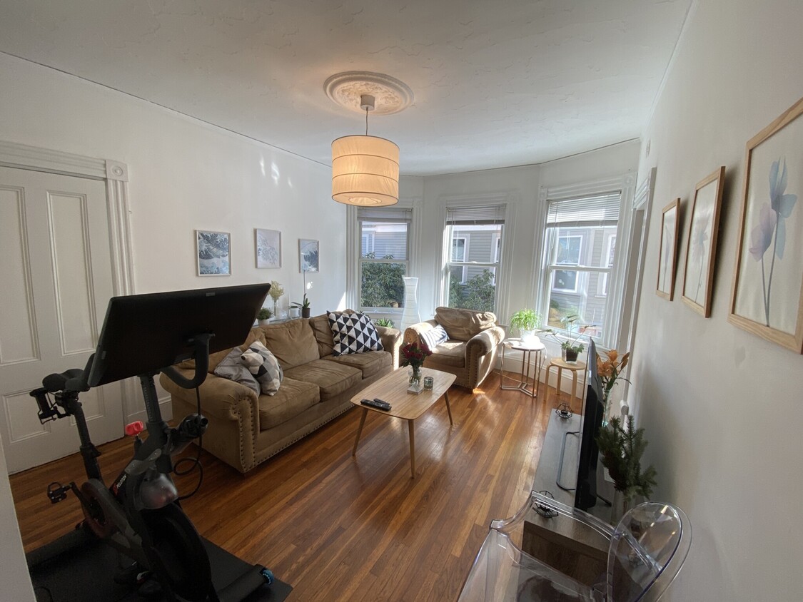 Primary Photo - 176 Elm St