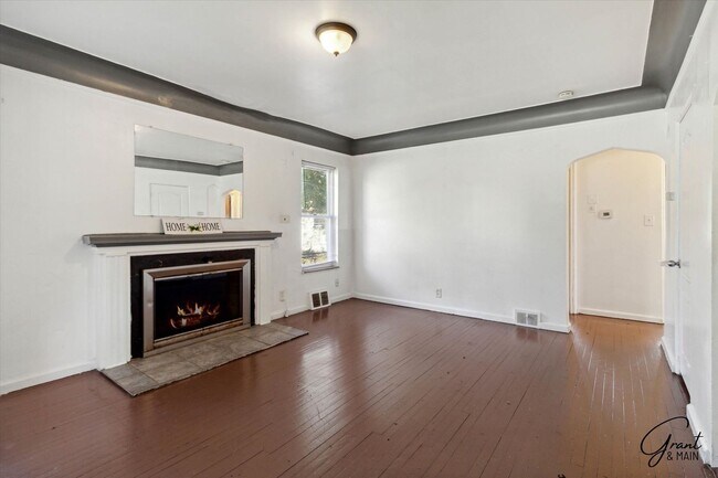 Foto del edificio - $1,200/month - 2 Bed 1.5 Bath in Warren, Detroit