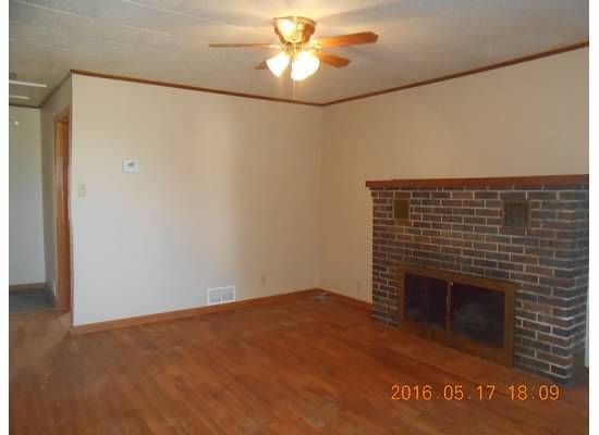 Building Photo - 211 N. Maple, Hoisington