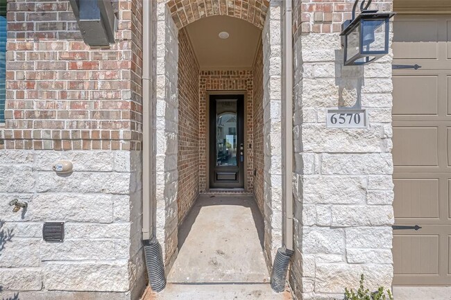 Building Photo - 6570 Scarlet Pond Ln
