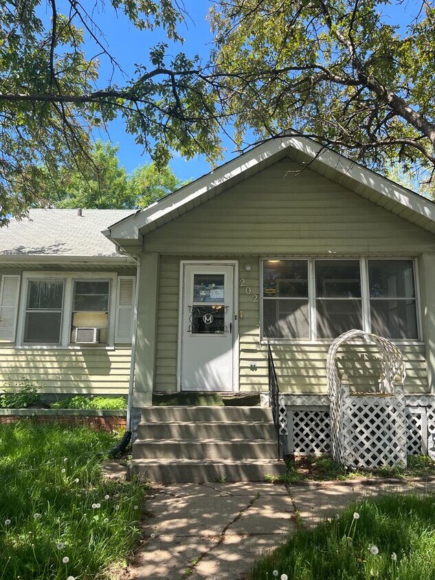 202 S 28th St, Council Bluffs, IA 51501 House Rental in Council Bluffs, IA