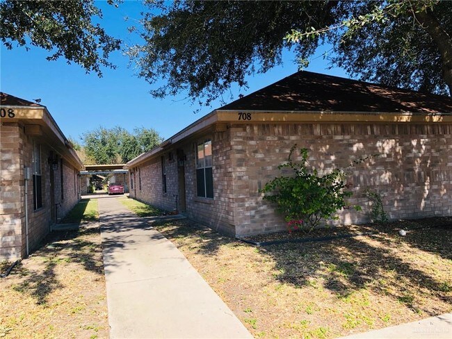 Building Photo - 708 Mynah Ave