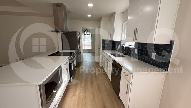 Building Photo - 1512 Wood Creek Dr