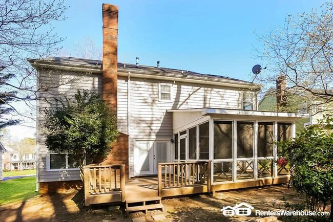 Building Photo - This 4 bedroom,  2.5 bathroom property is ...