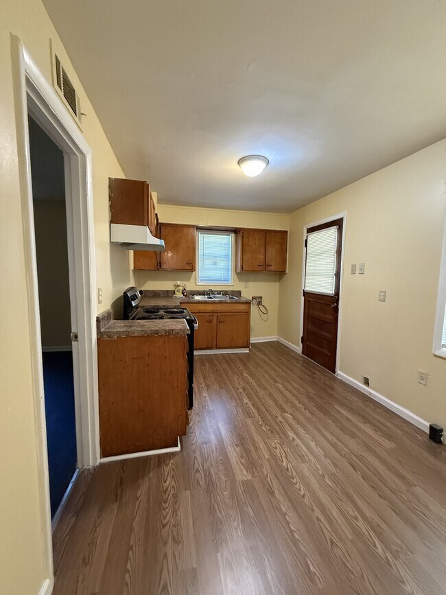 Foto del edificio - 646 Leacrest Ave