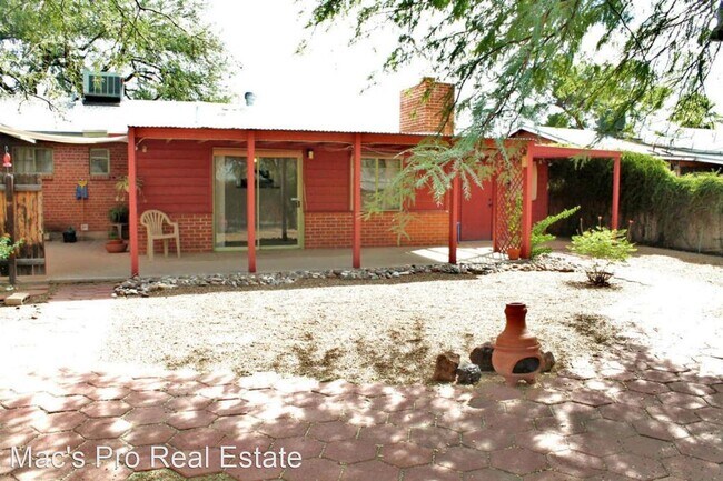 Building Photo - 3 br, 2 bath House - 2727 N. Baxter Avenue