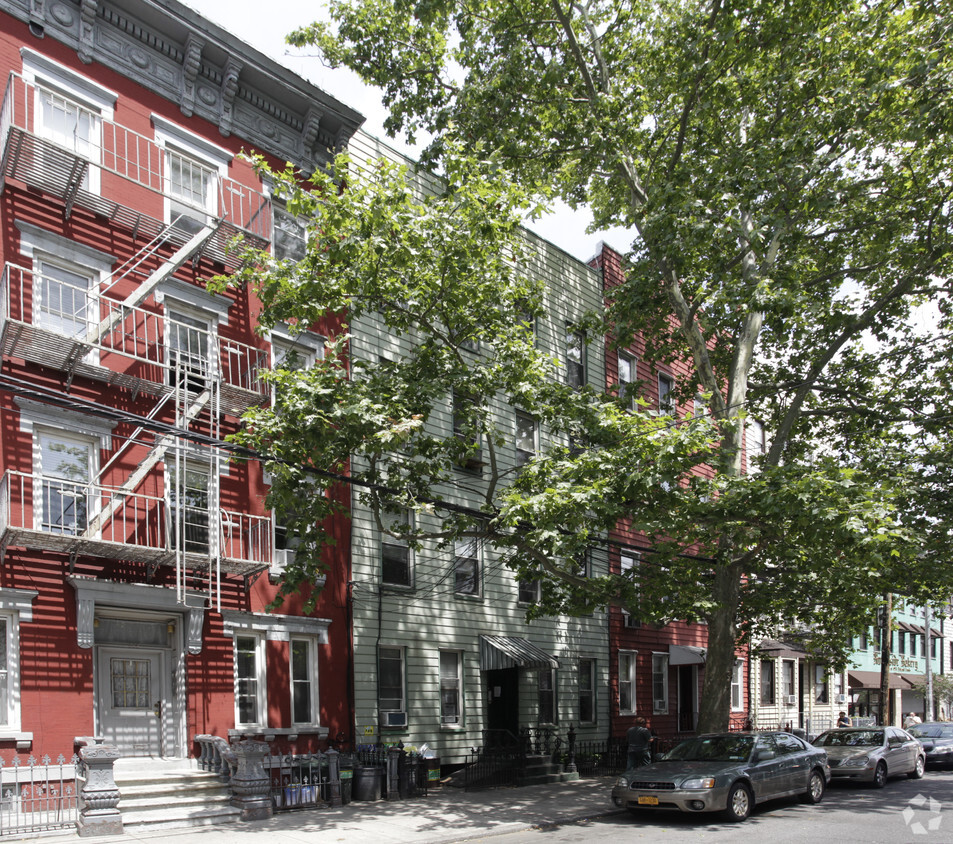 Primary Photo - 143 N 8th St