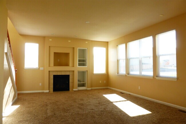 Foto del edificio - 8486 Meadowcrest Dr