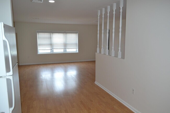 Foto del edificio - 9309 Ventnor Ave