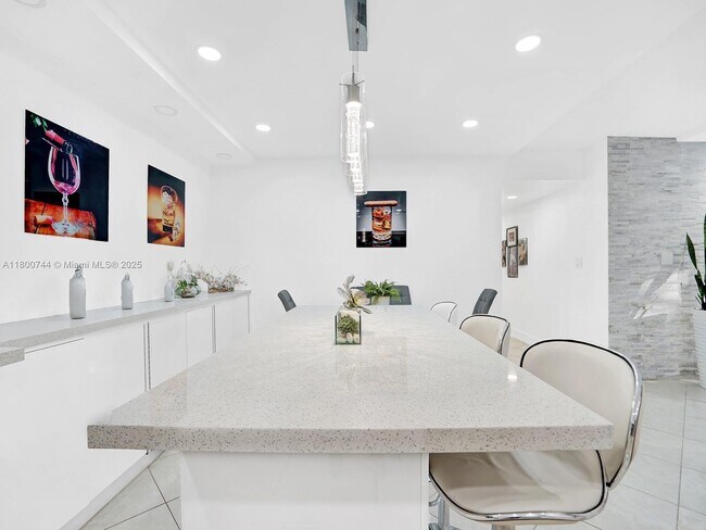 Foto del edificio - 6841 SW 147th Ave