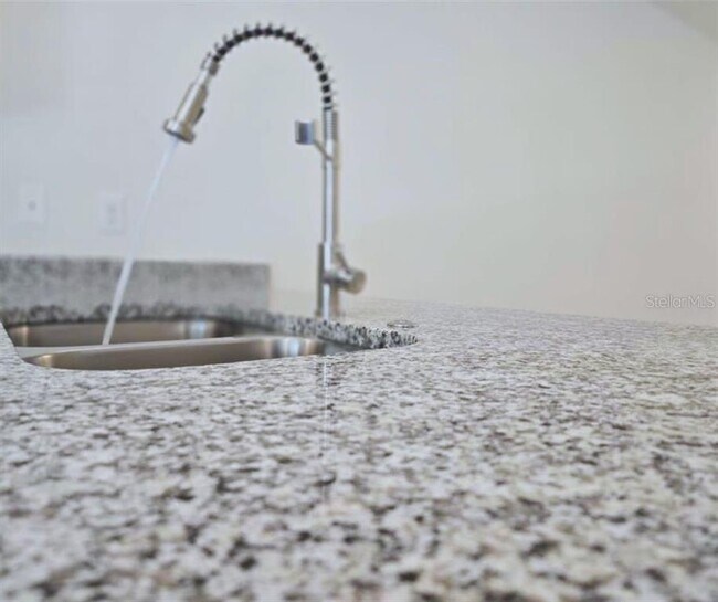 Foto del edificio - 546 Imperial Pl