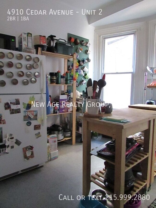 Building Photo - Large 2 bedroom, 1 bathroom apartment loca...