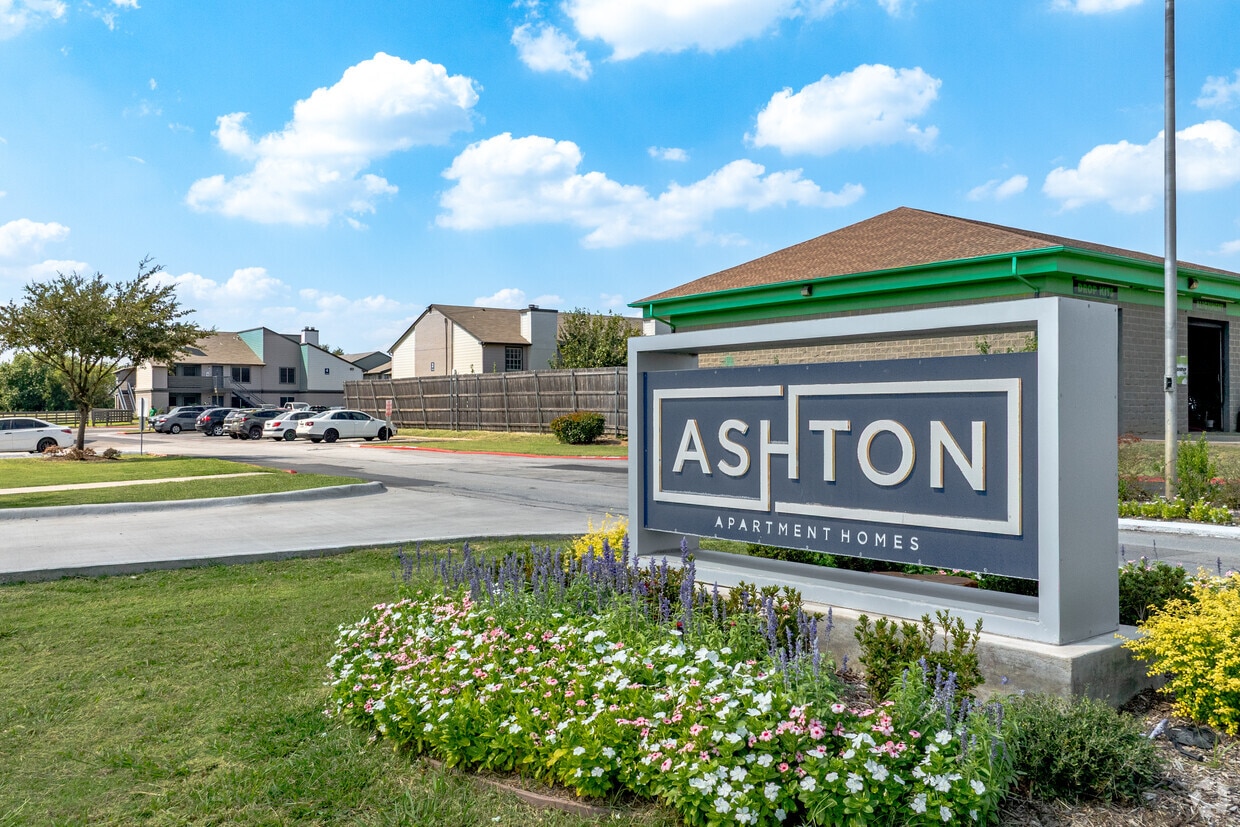 Primary Photo - Ashton Apartments