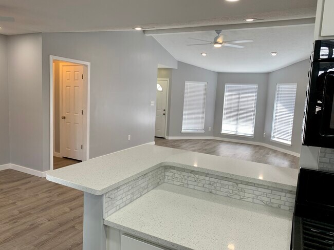 Kitchen Bar - 151 Heritage Cir