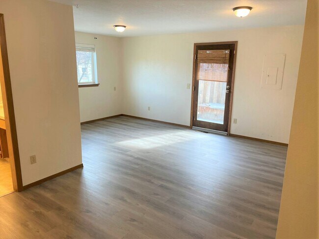 Foto del edificio - 4801 Hillcrest Dr
