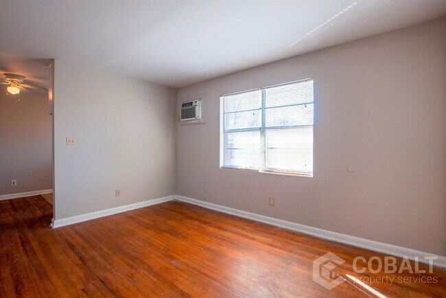 Foto del edificio - 896 Greenwood Ave NE