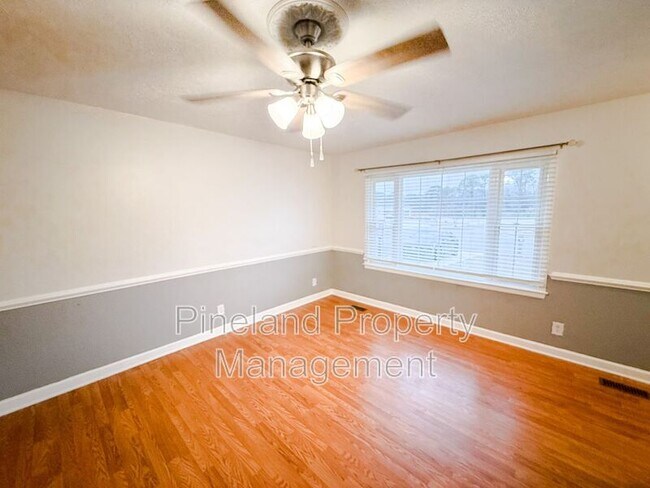 Building Photo - 2821 E Cramer Dr