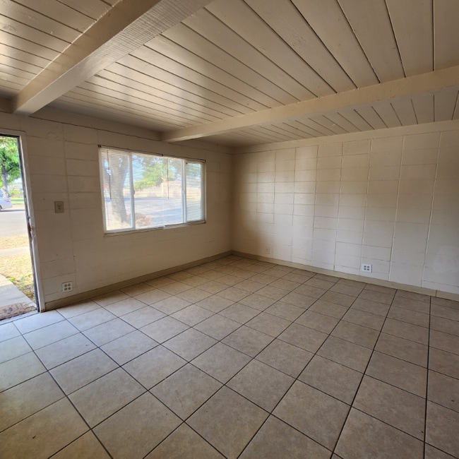 Building Photo - 3 E San Joaquin St