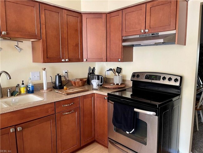 Building Photo - 2 Bedroom Chesapeake Bay Area Condo