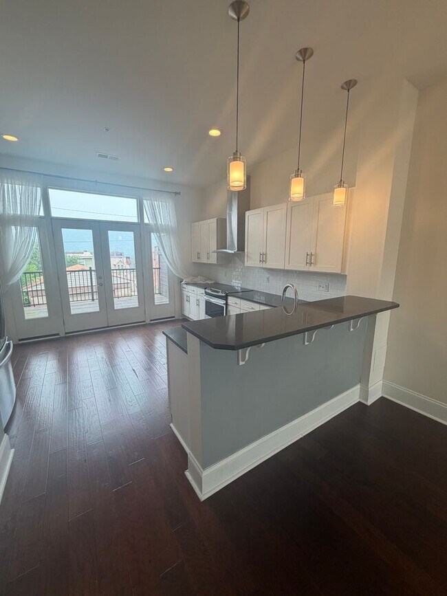 Building Photo - Luxury 3 Bedroom Condo in the Heart of Lawrenceville
