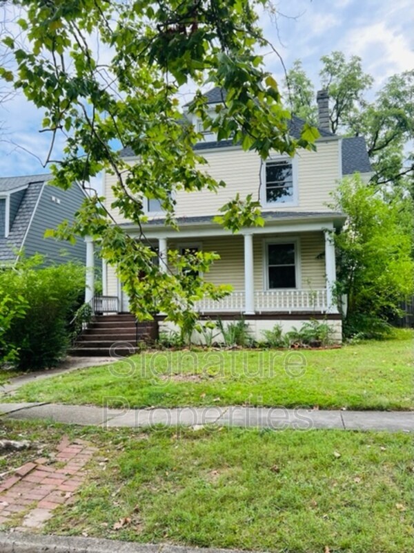 Primary Photo - 102 W Lancaster Rd
