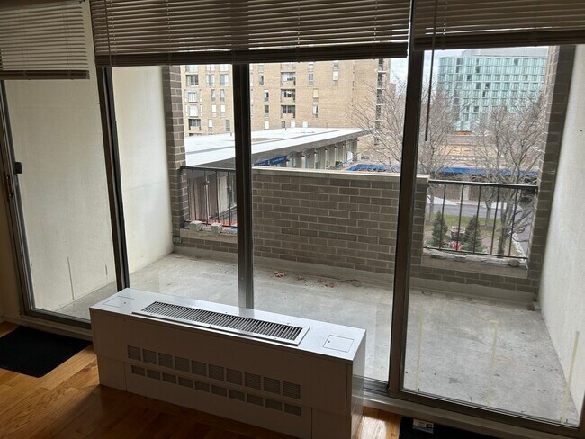 Building Photo - 77 Pond Ave