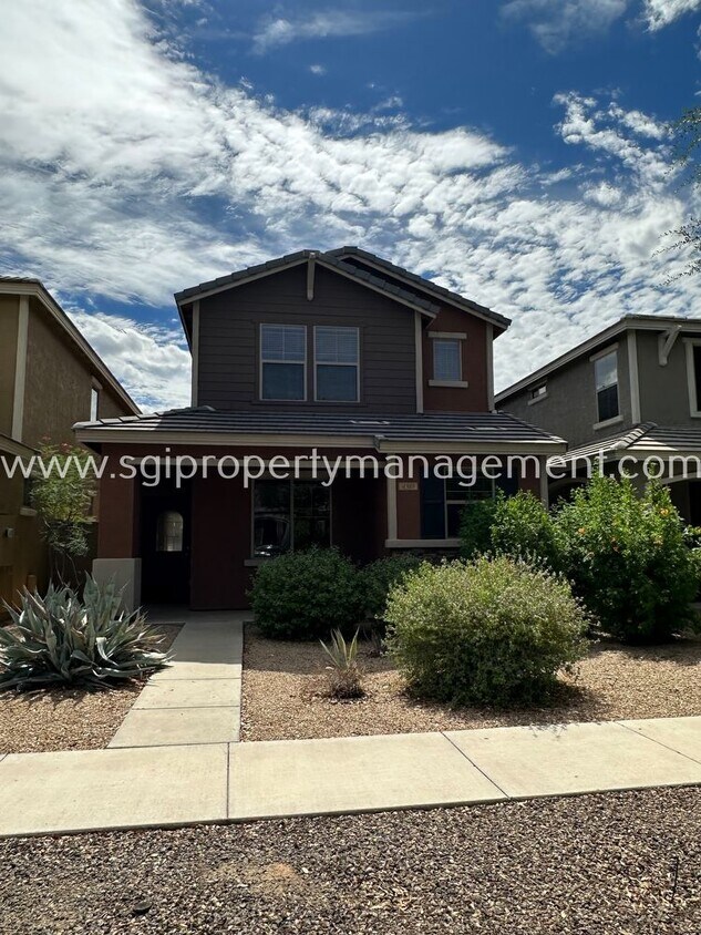 NORTH PHOENIX HOME IN GATED COMMUNITY!