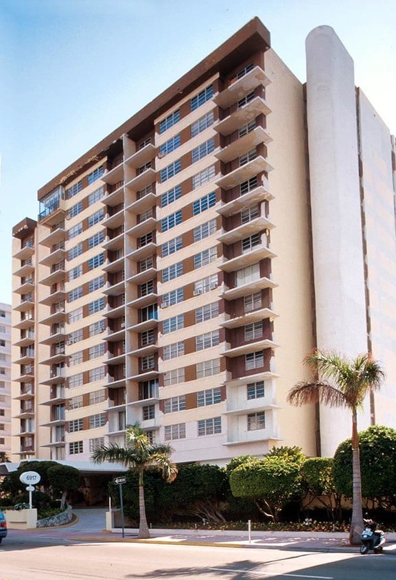 Building Photo - The Collins Condo