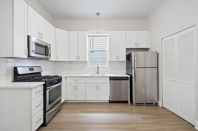 Building Photo - 2909 N Ridgeway Ave