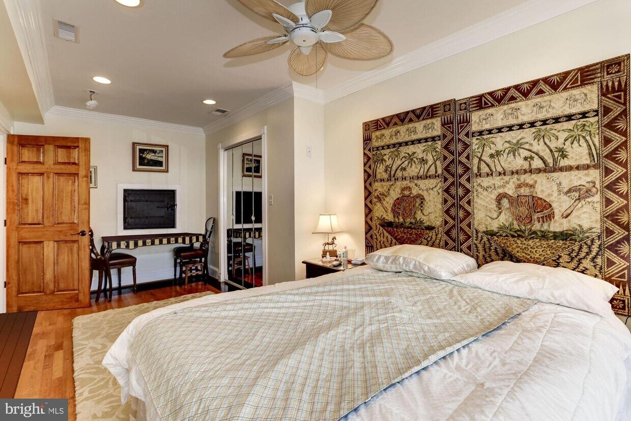 Foto principal - 2643 Woodley Pl NW